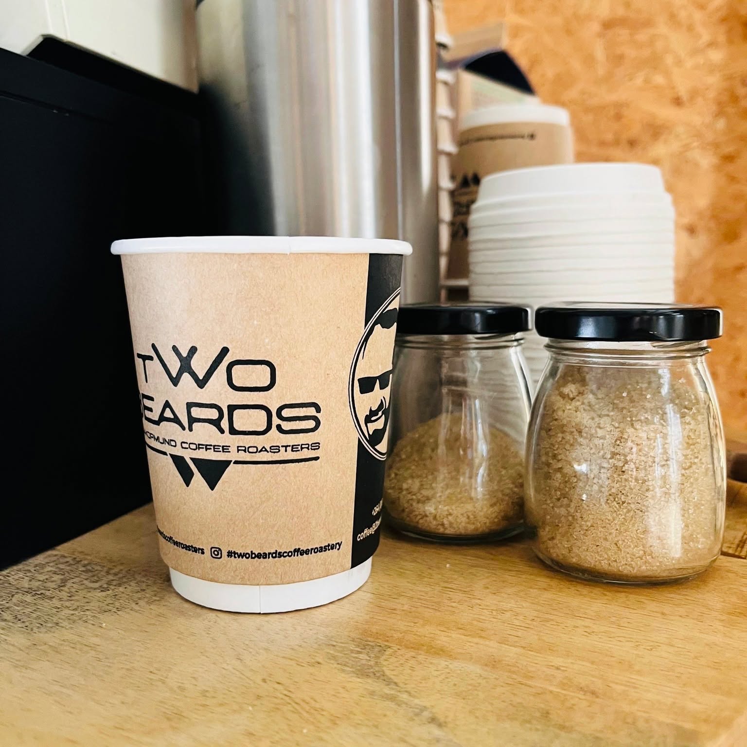 👋 The Kraatz team recently held a meeting in the boardroom at Desert & Ocean.
For the occasion, our partners at @@twobeardscoffeeroastery  provided freshly made sandwiches and coffee, the perfect setup for a productive and pleasant session. ☕🥪
Hosting a meeting or workshop?
Book our boardroom and let us handle the refreshments.
👉 We quote ➡️ You approve ➡️ We deliver. Simple and efficient.
#coworkinglife #coffeelife #team #motivator